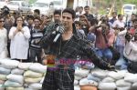 Akshay Kumar performs a mindboggling stunt for Khatron Ke Khiladi 4 in Filmcity, Mumbai on 2nd June 2011 (40).JPG